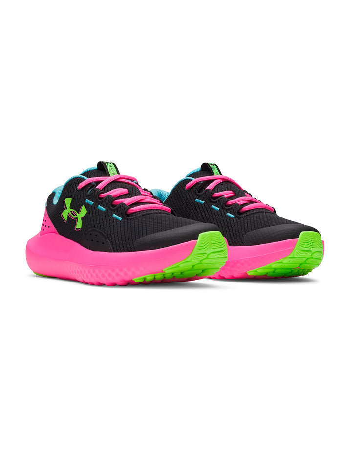 UA Surge 4 Grade School negra para niña