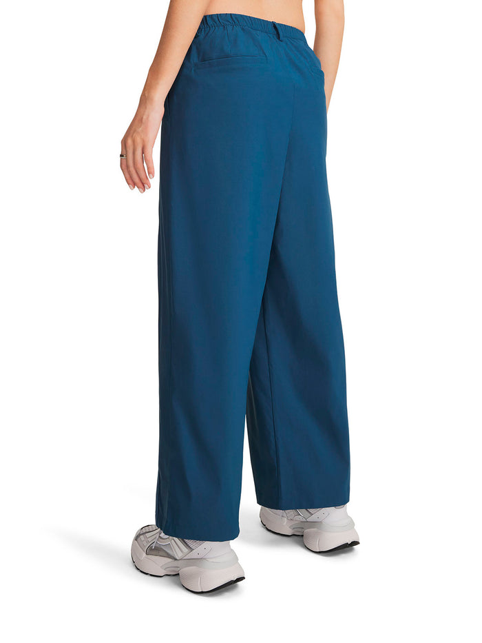 UA Unstoppable plisado azul para mujer