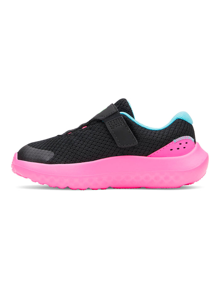 Zapatilla Infant UA Surge 4 AC negro para niña