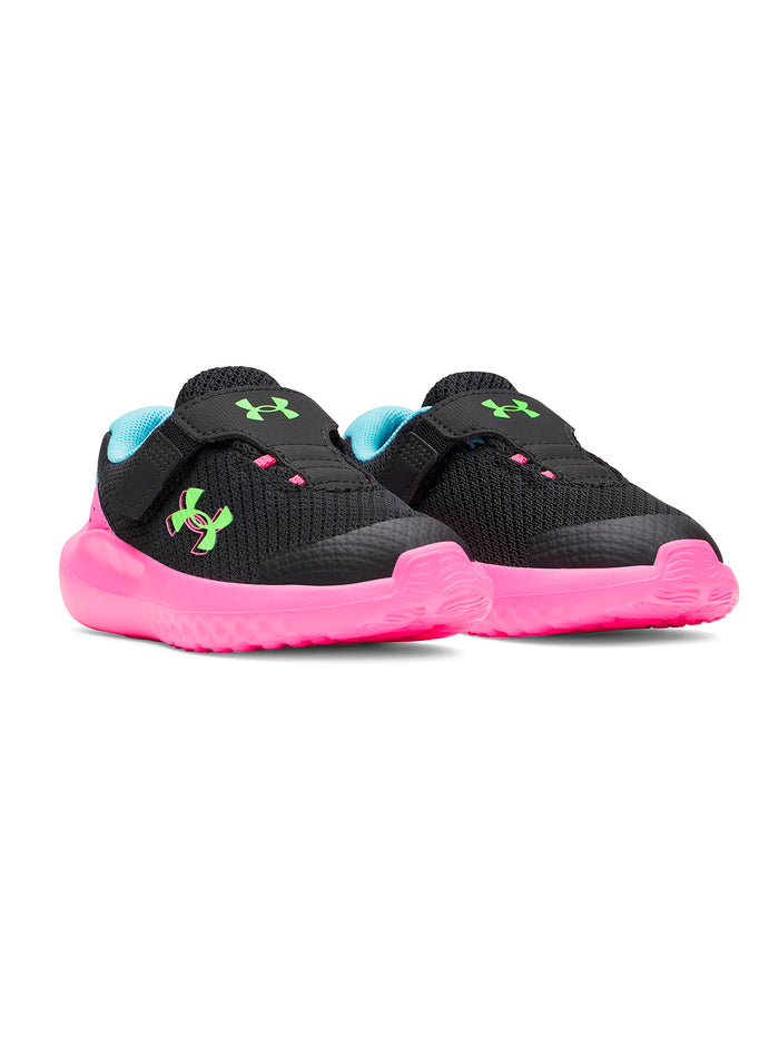 Zapatilla Infant UA Surge 4 AC negro para niña