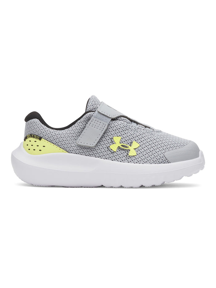 UA Surge 4 AC Zapatilla gris para niño