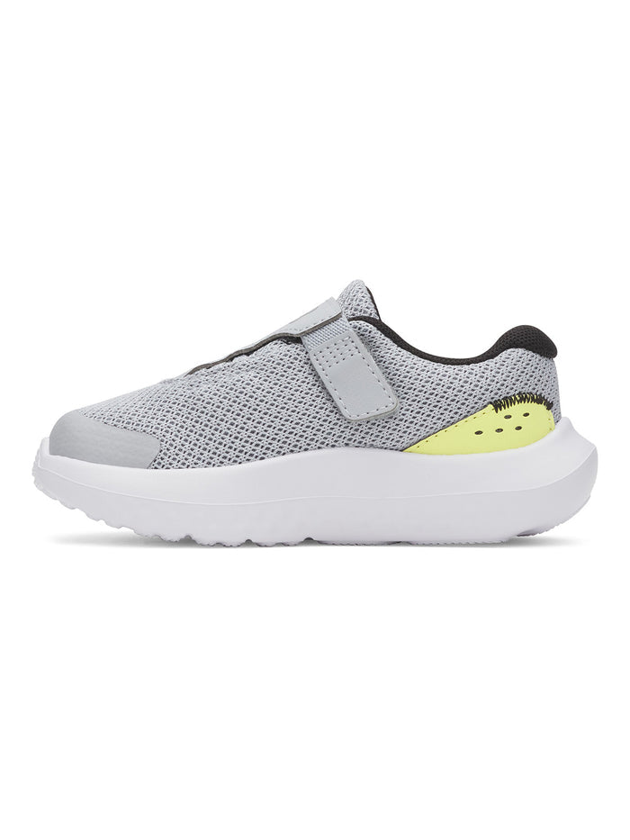 UA Surge 4 AC Zapatilla gris para niño