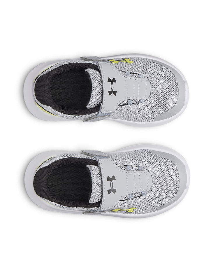UA Surge 4 AC Zapatilla gris para niño