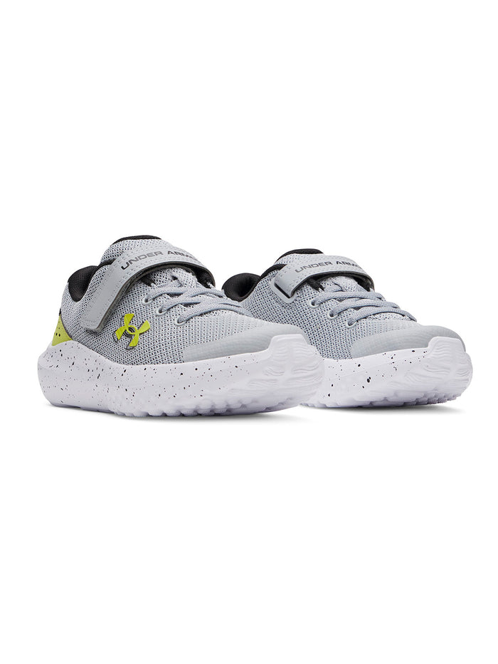 Zapatilla Preescolar UA Surge 4 AC gris para niño