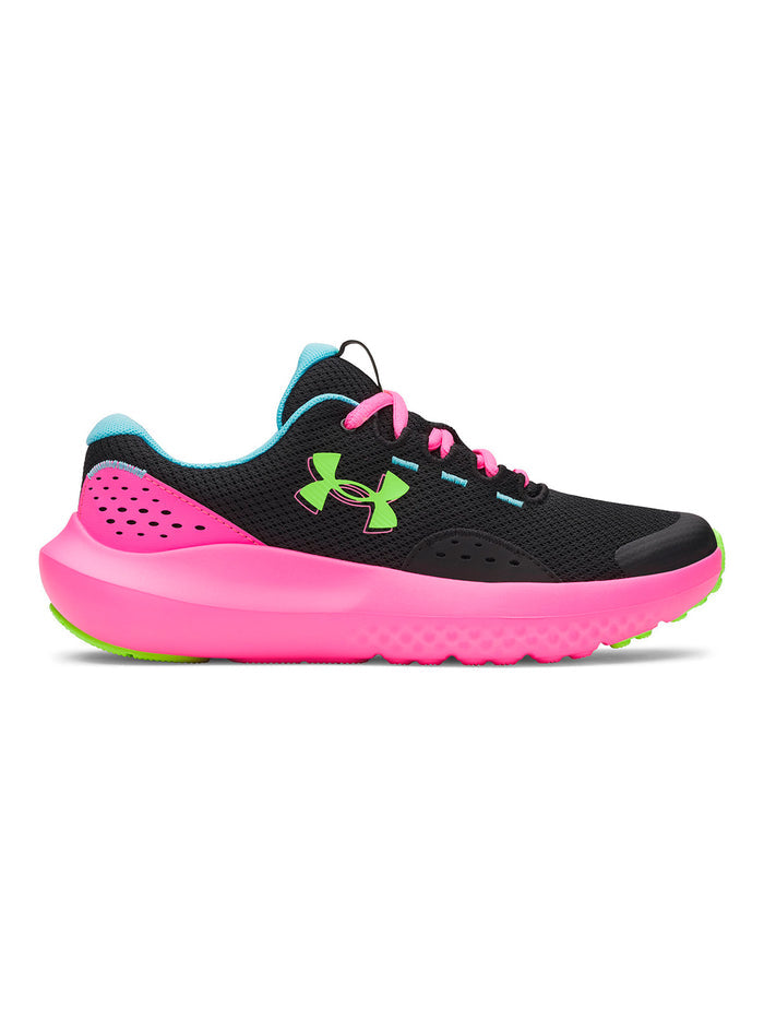UA Surge 4 Grade School negra para niña